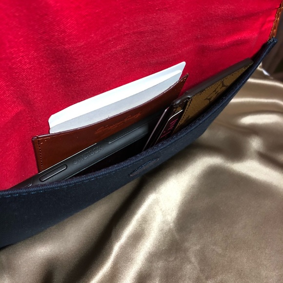 🟥Sold🟥Dooney & Bourke Pouch in Pebble Leather - Picture 9 of 10